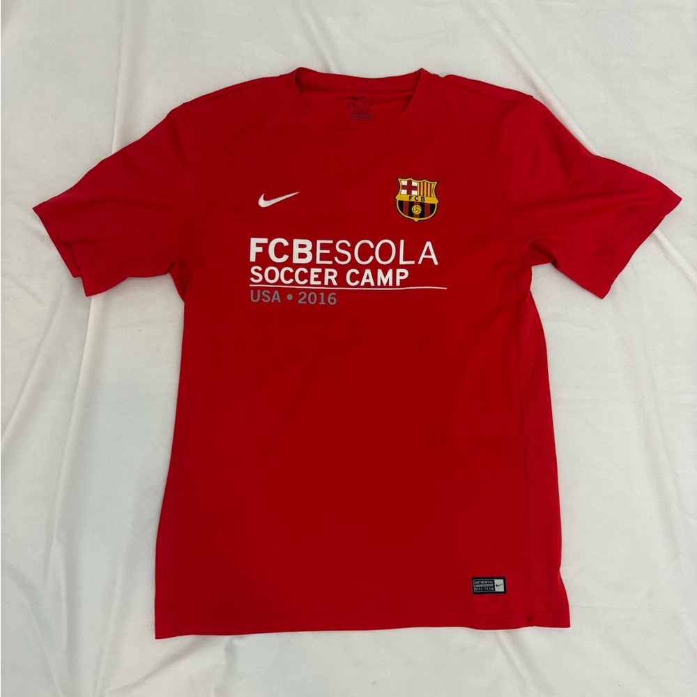 Nike Men’s small Red FC Barcelona BESCOLA Soccer Camp T Shirt